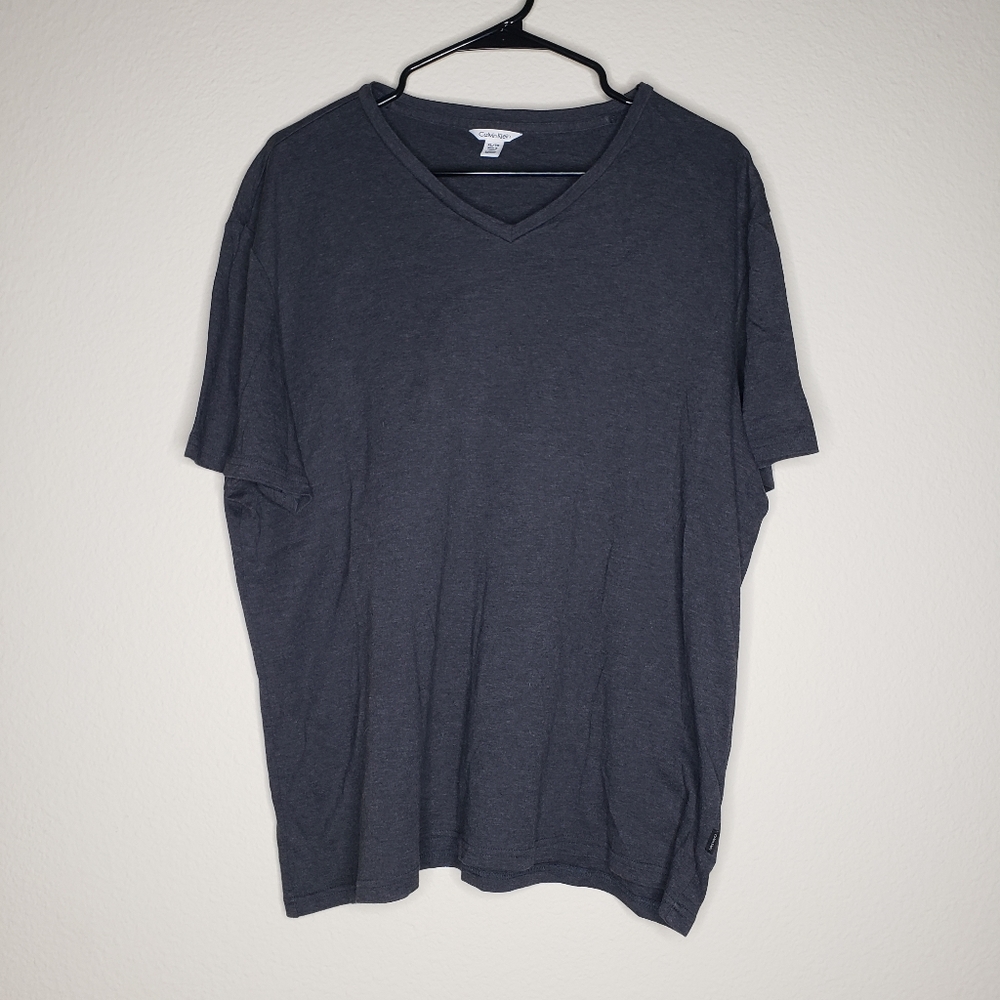 Calvin Klein - V-Neck Shirt